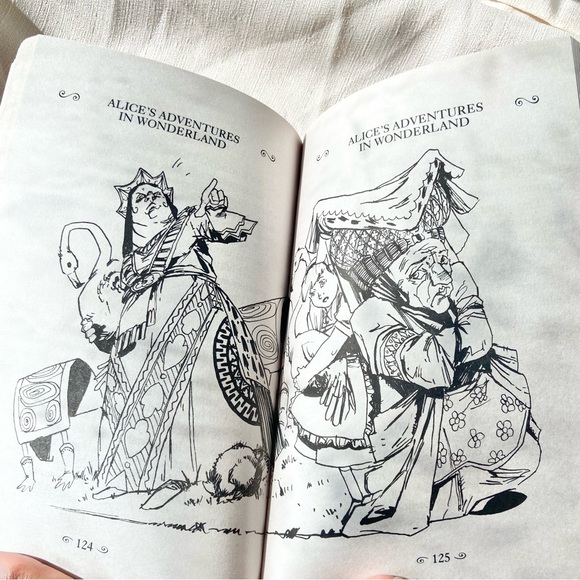 2 Books Bundle Lot Alice’s Adventures in Wonderland & A Wrinkle in Time - Picture 2 of 7